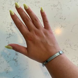 TORY BURCH BANGLE ✨ LIKE NEW ✨